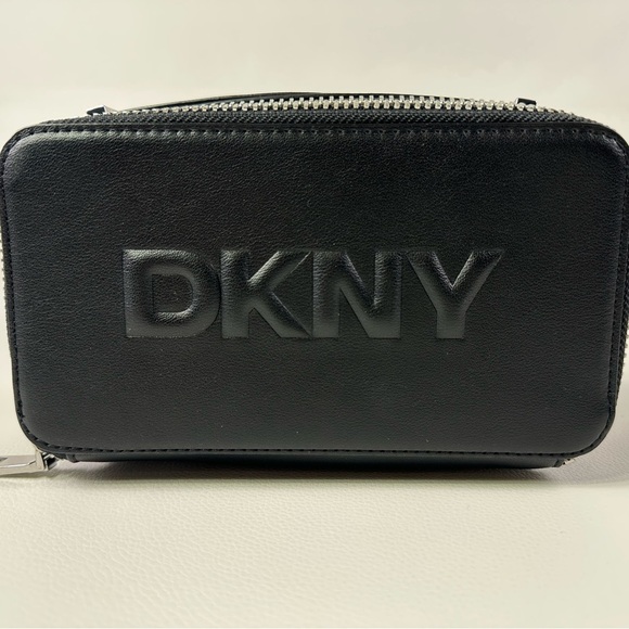 Women’s NEW DKNY Carter Logo Camera Crossbody Bag - Picture 2 of 13